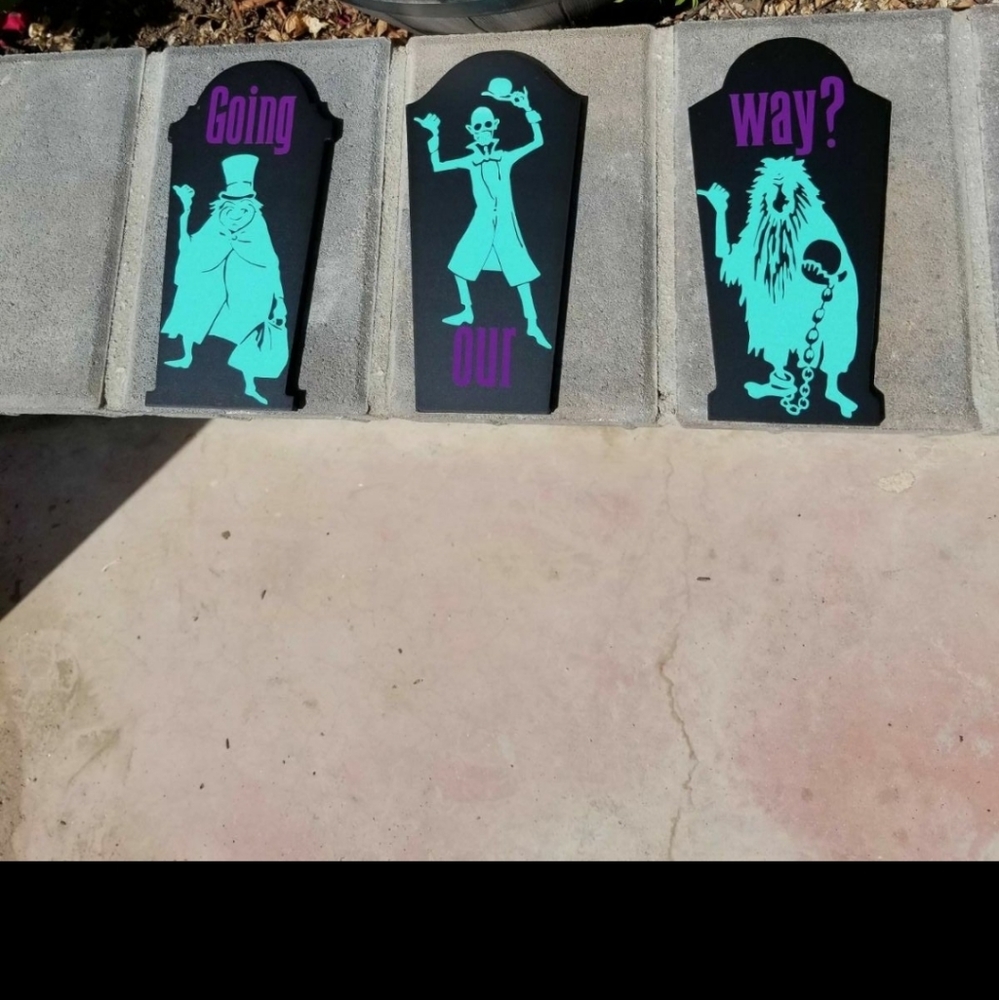 Disney The Hauntes Mansion 3 piece tombstones
